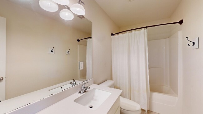 Foto del edificio - 691 N Meadowlands Dr