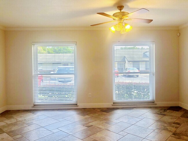 Building Photo - Gorgeous, Completely Remodeled 3/2 Condo i...