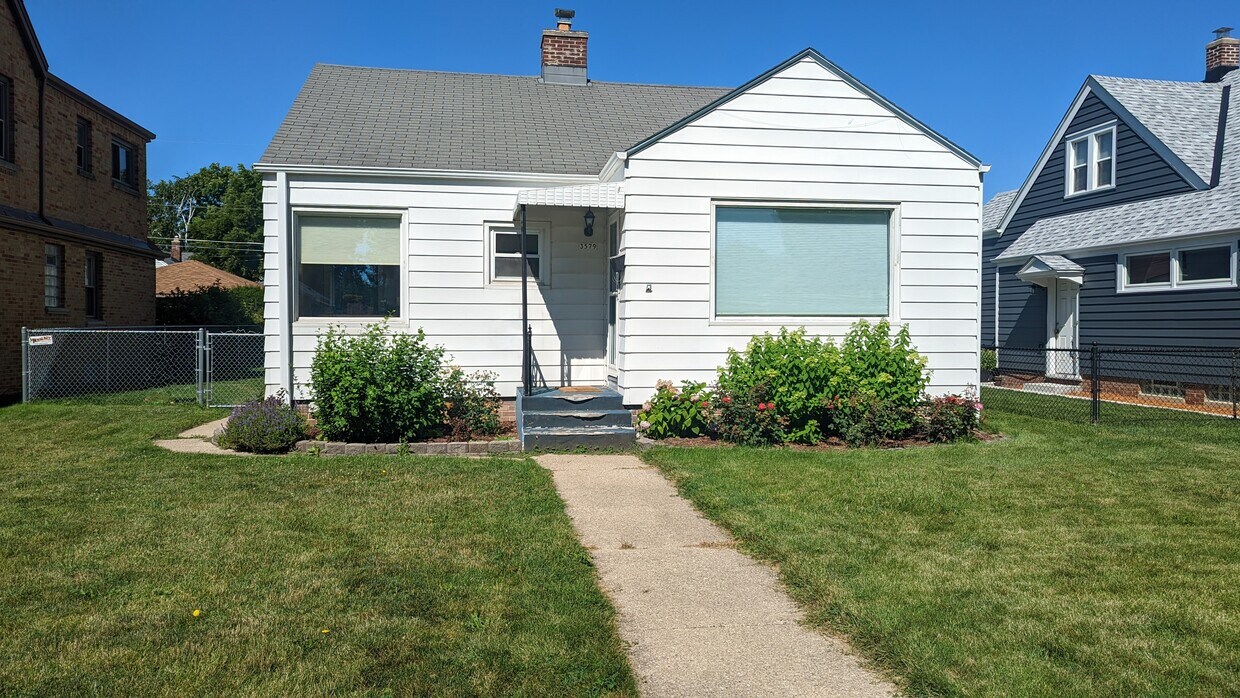 Foto principal - 3579 S Logan Ave
