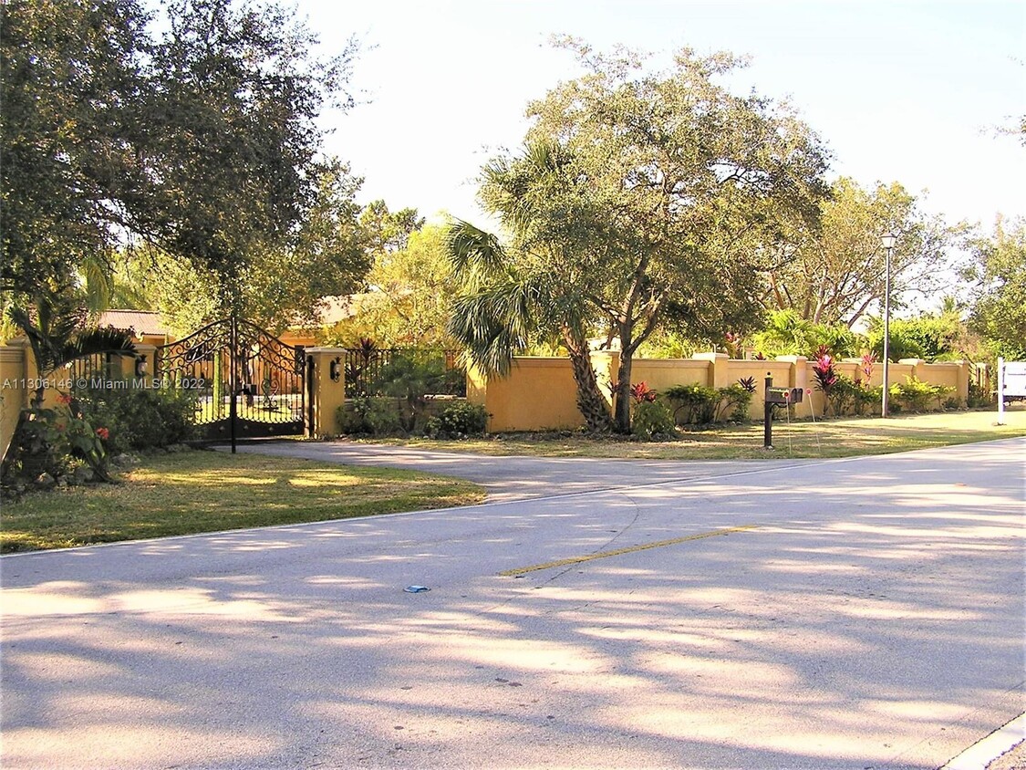 Foto principal - 9450 SW 104th St