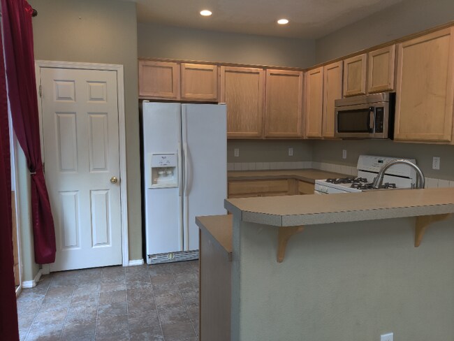 Foto del edificio - 671 NW Ledum Ln