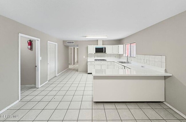 Building Photo - 106 Maple Ct