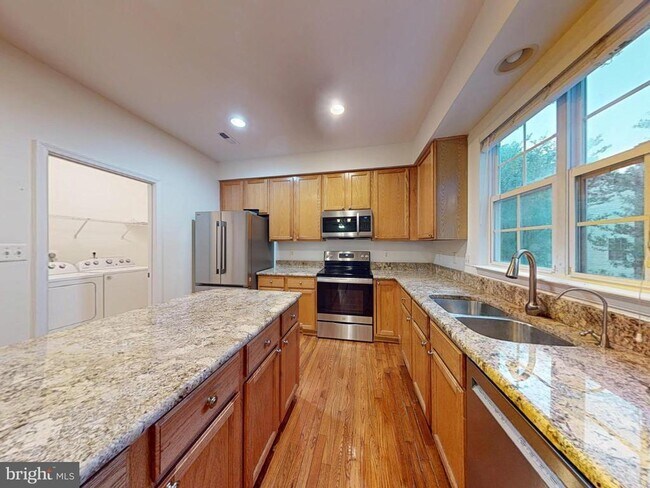 Foto del edificio - 1379 Dominion Ridge Ln