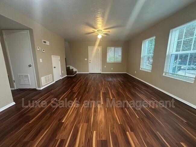 Foto del edificio - 6004 NW Expressway