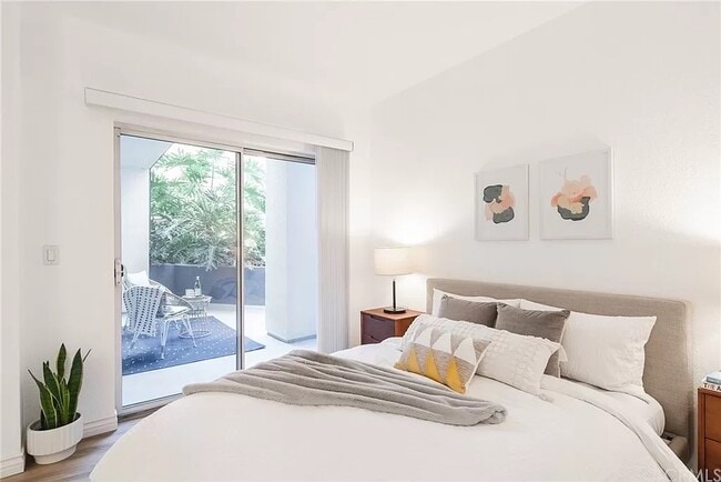 Foto del edificio - 838 Pine Ave