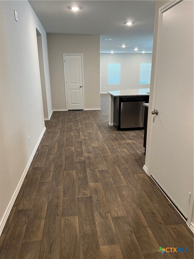 Building Photo - 937 Armadillo Dr