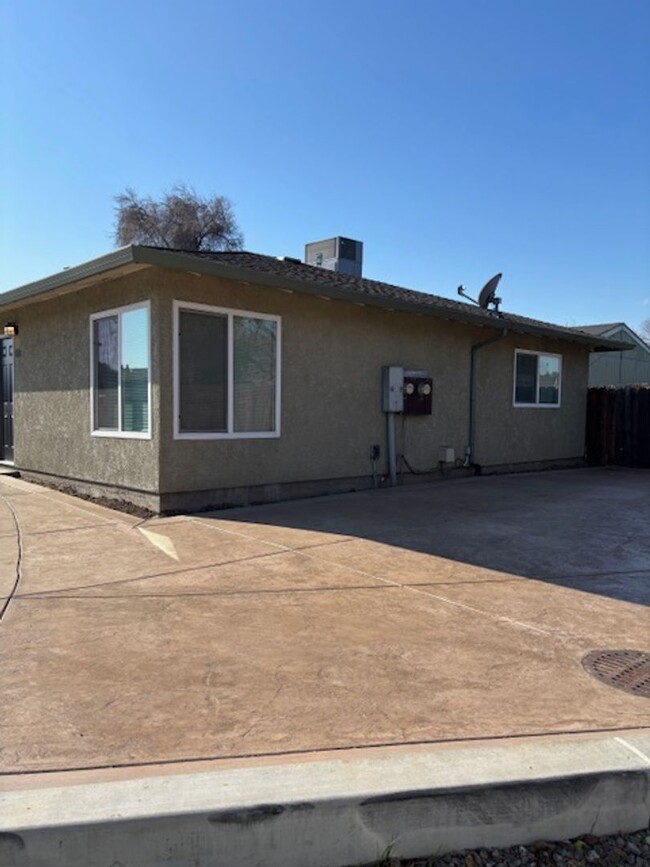 Foto del edificio - Cozy 2 Bedroom House with a 2 Car Garage