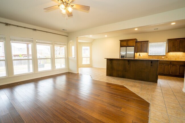 Building Photo - Spacious 5 bedroom Home In Bixby!