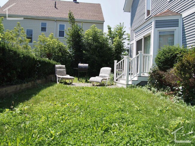 Building Photo - NO FEE! XL House w 2 Parking Inc, Laundry I/U -- New Hardwood Flooring, Pet Friendly, 2 Parking S...