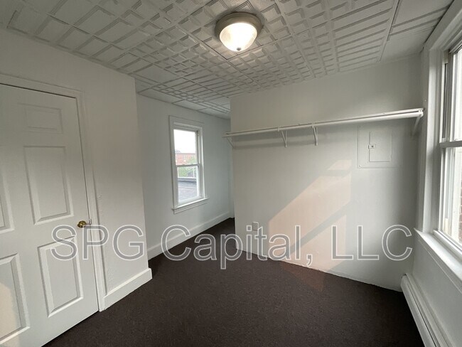 Building Photo - 774 W Mason Ave