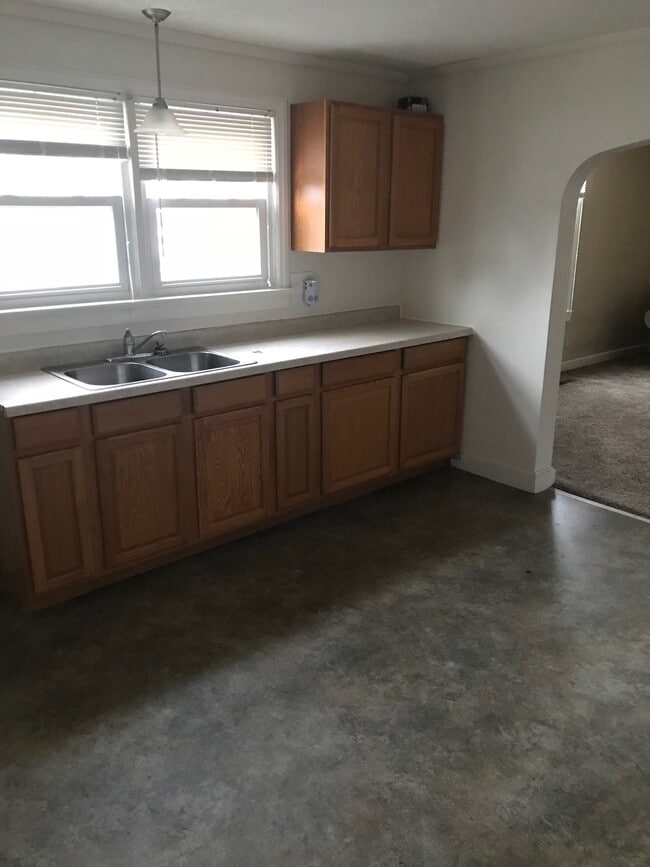 Building Photo - 432 E 2nd St