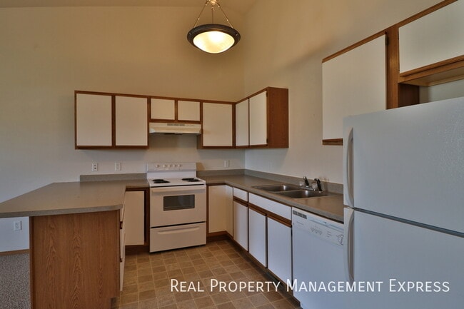Building Photo - 801 Ryan Dr