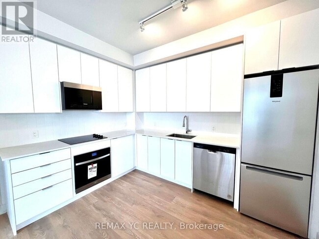 Building Photo - 2920 Hwy 7