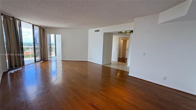 Foto del edificio - 3610 Yacht Club Dr