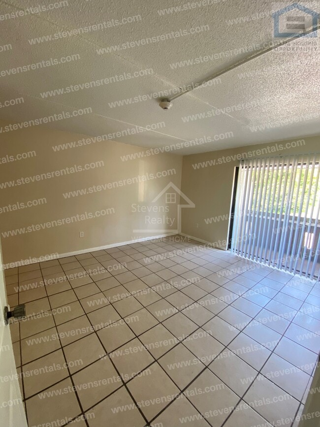 Building Photo - 915 S Seminole Dr