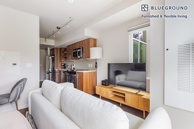 Building Photo - 10333 Main St