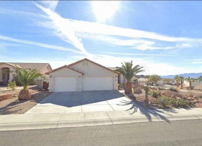 Building Photo - 2968 La Paloma Dr