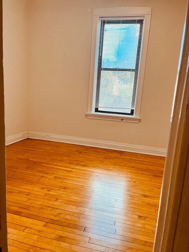 Building Photo - 4309 N Hoyne Ave