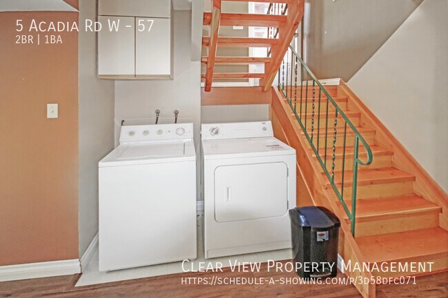 Building Photo - 2-bedroom, 1-bathroom, recently renovated ...