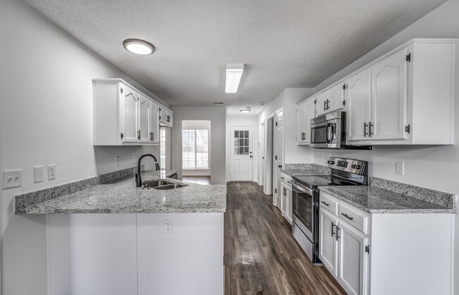 Foto del edificio - Modern Comfort Meets Southern Charm – Spac...
