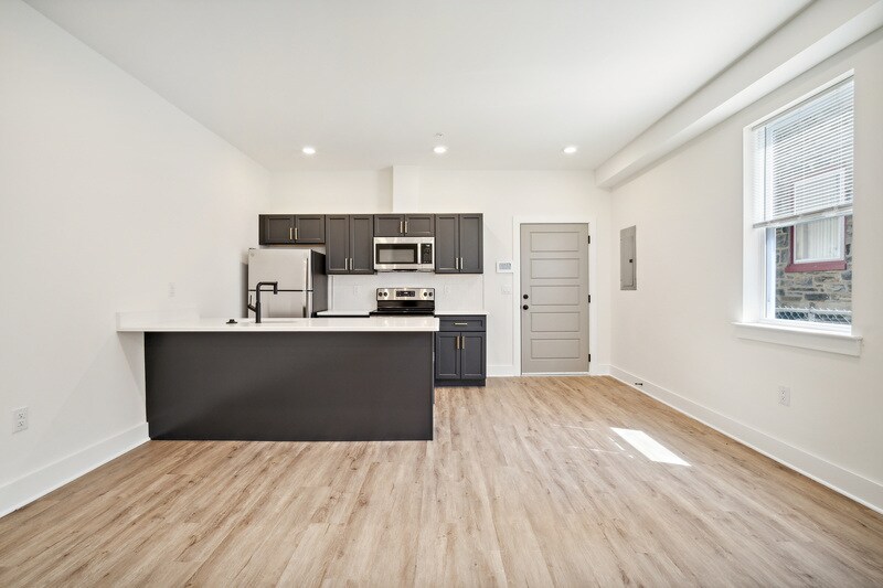 Foto principal - 6906 Ridge Ave