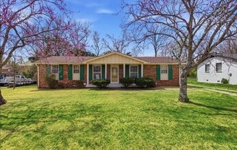 Building Photo - 2713 Edge O Lake Dr