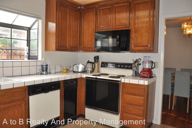 Building Photo - 422 Whisman Ct