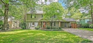 Building Photo - 724 Center Dr