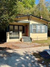 Building Photo - 843 Crestwood St