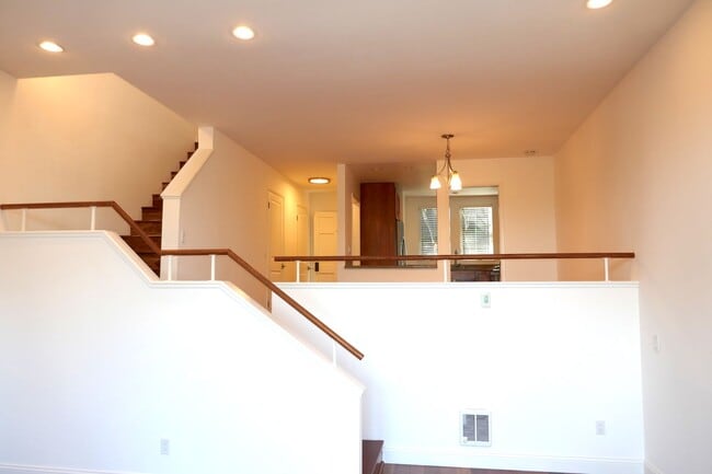 Building Photo - UPDATED TWO BED / TWO AND HALF BATH HEADLA...