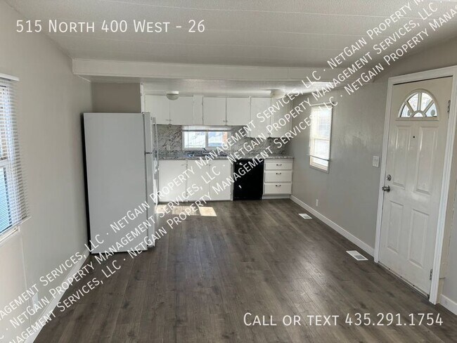 Building Photo - Updated Pet Friendly 2 Bedroom