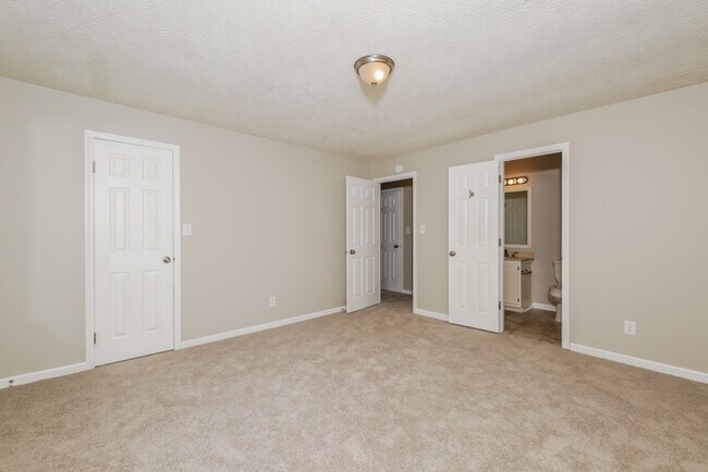 Building Photo - 5926 Buck Rill Dr