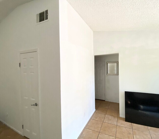 Foto del edificio - 6504 Smokey Pine Way