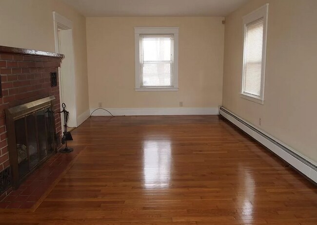 Building Photo - 115 Sunbury St