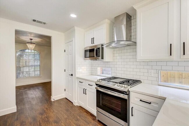 Building Photo - 17118 Canterbury Green Ct
