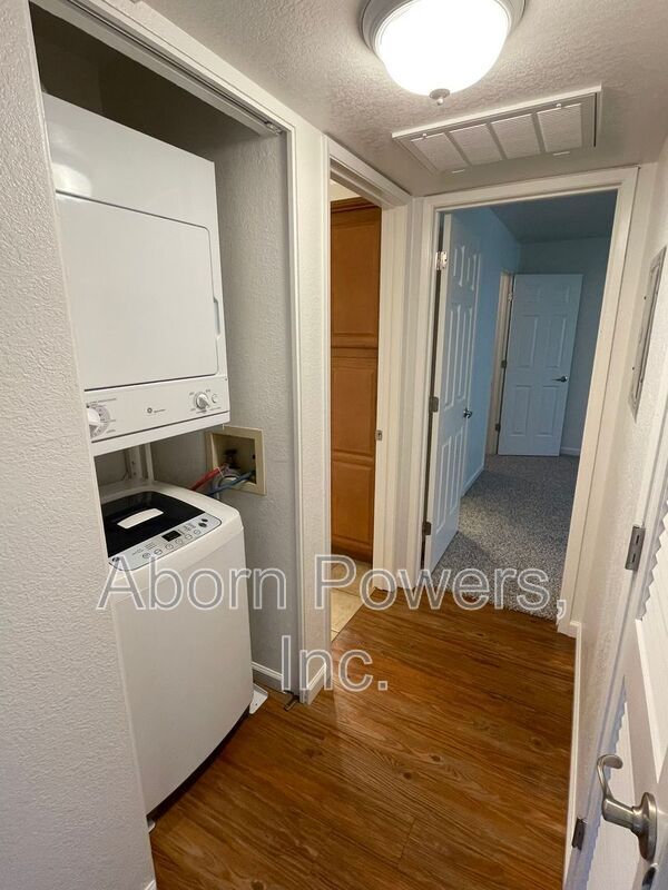 Building Photo - 2529 Greenwood Ln
