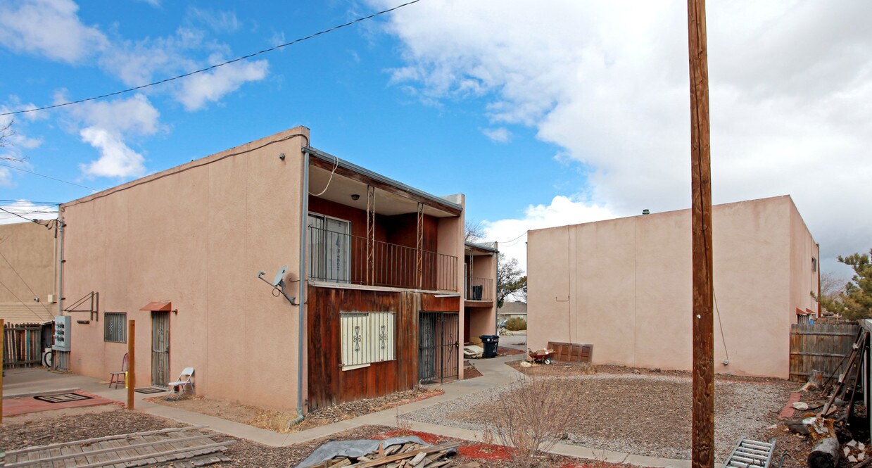 Foto del edificio - 3504 San Andres Dr NE