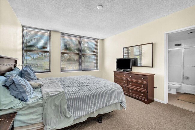 Building Photo - 888 Intracoastal Dr