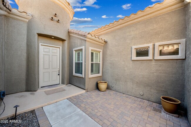 Foto del edificio - 2407 E Iris Dr