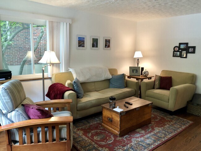 living room - 6300 Girard Ave Apartments