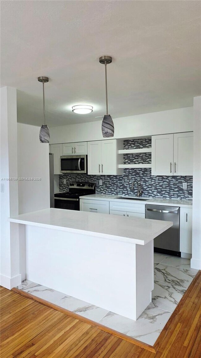 Foto del edificio - 2440 SW 64th Ave