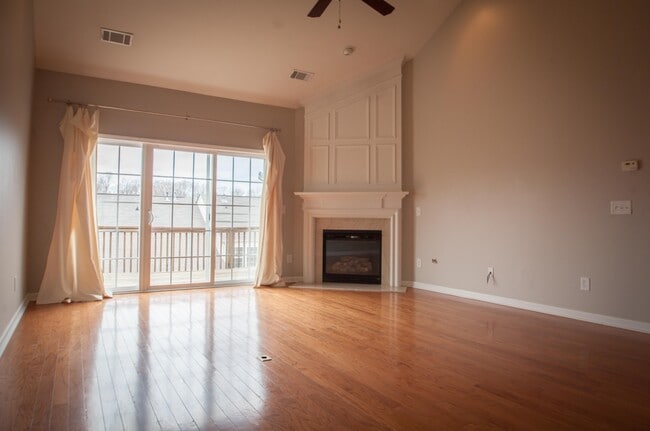 Building Photo - 336 Shady Creek Ln