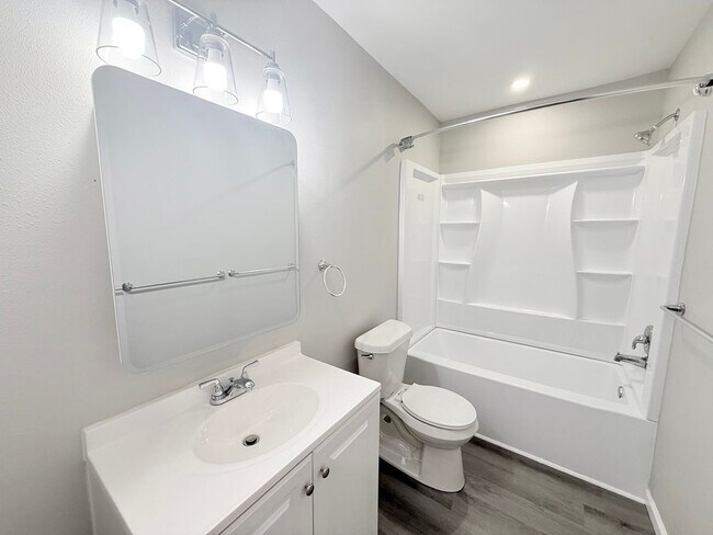 Foto del edificio - Fully Remodeled East Hill Cottage