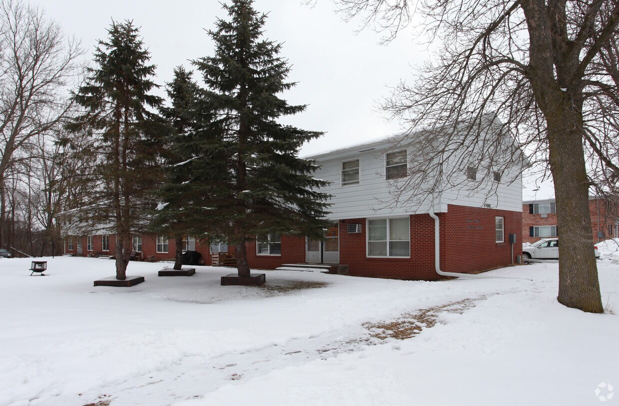 Building Photo - 1700 5th St W