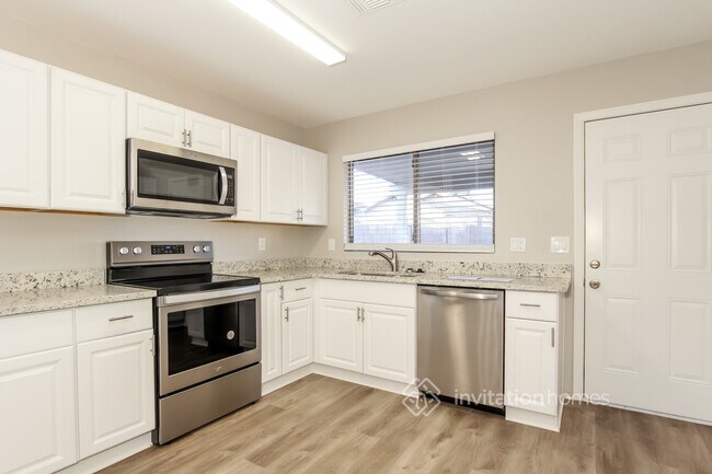 Building Photo - 8304 W Baxter Dr