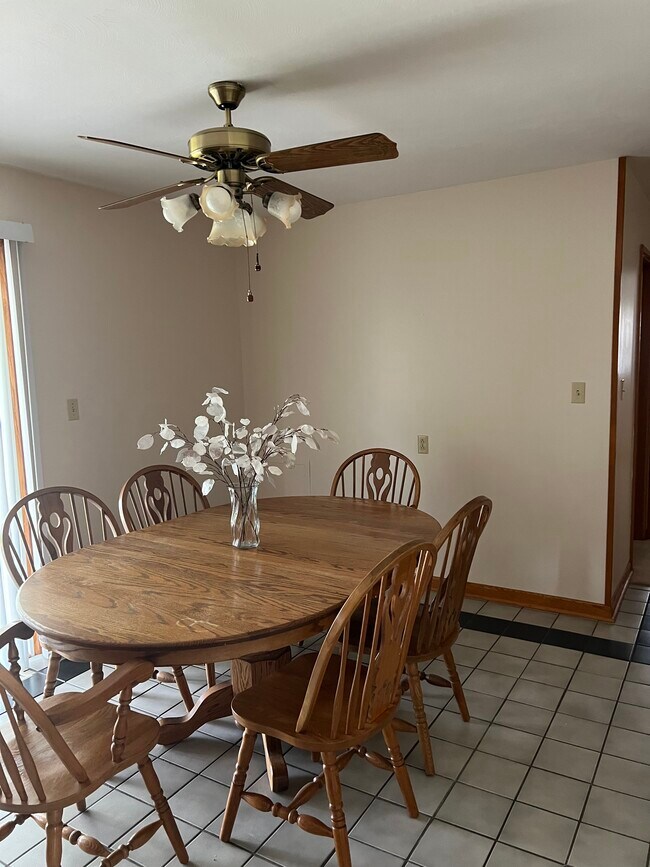 Building Photo - 136 Brenton Dr