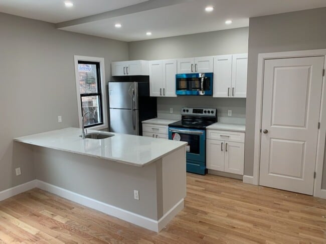 Building Photo - 102 Colonie St