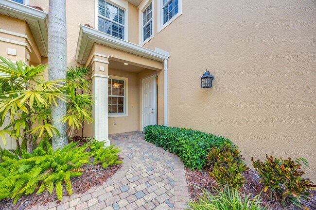 Building Photo - *8613 Champions Point #302 - COMMUNITY POO...