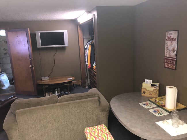 Building Photo - 7061 Hwy 71 NE