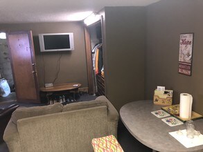 Building Photo - 7061 Hwy 71 NE